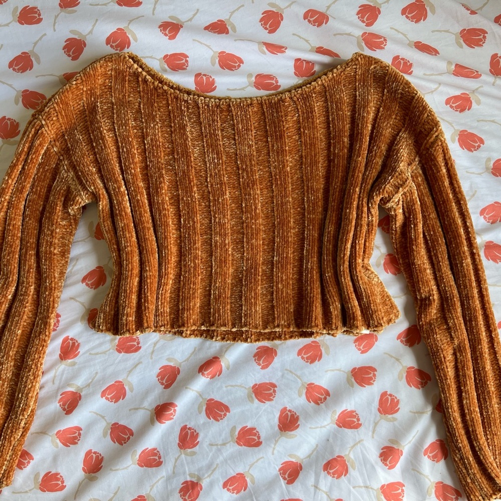 Long sleeved cropped oversized sweater